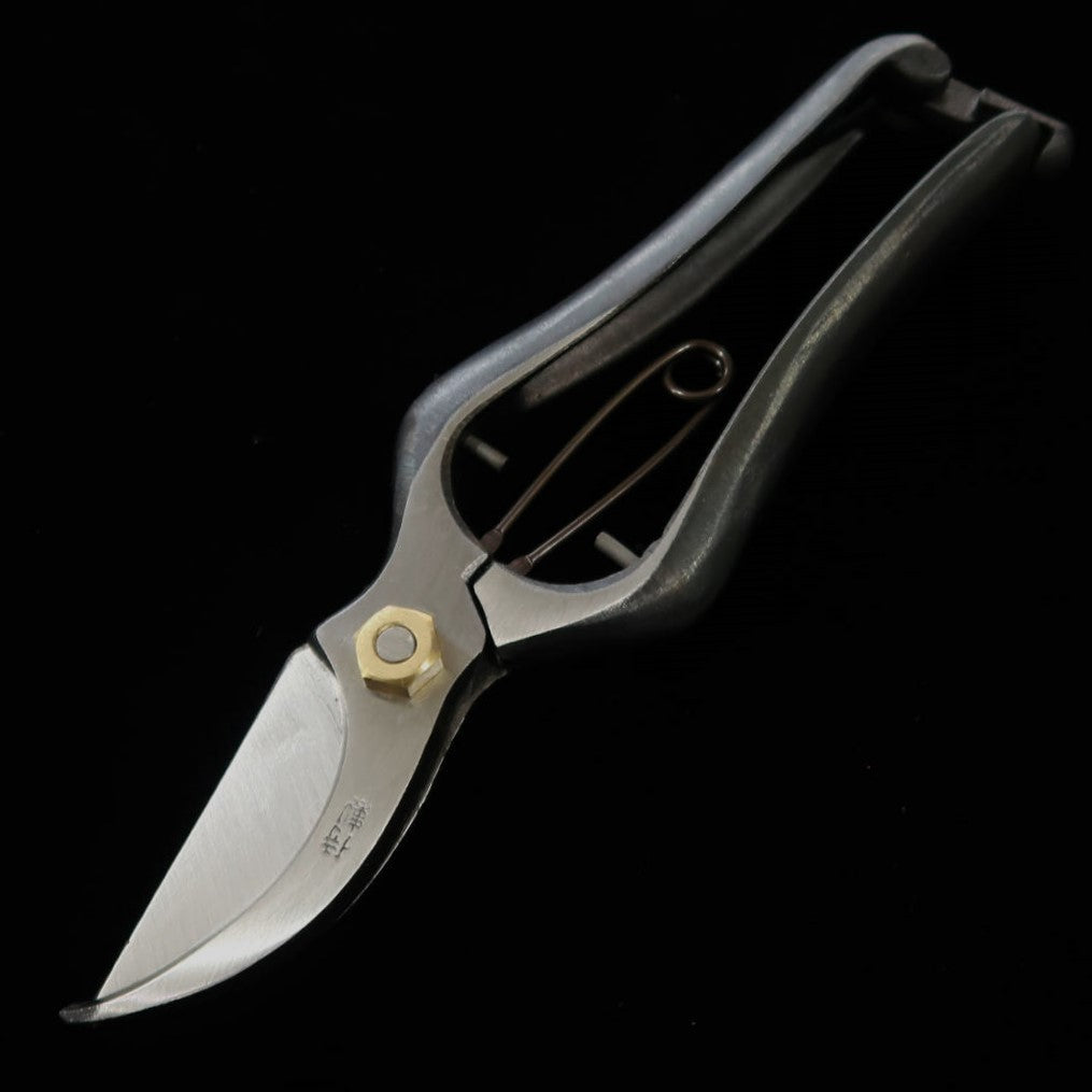 Tesoura de poda Kuzuryūgawa tipo B com trava dourada para canhotos (200mm)