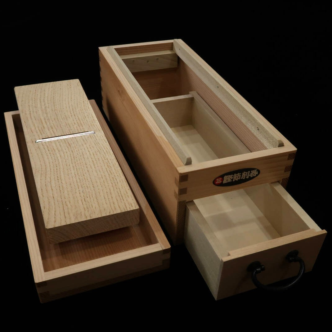 Bonito Box Throne 01003