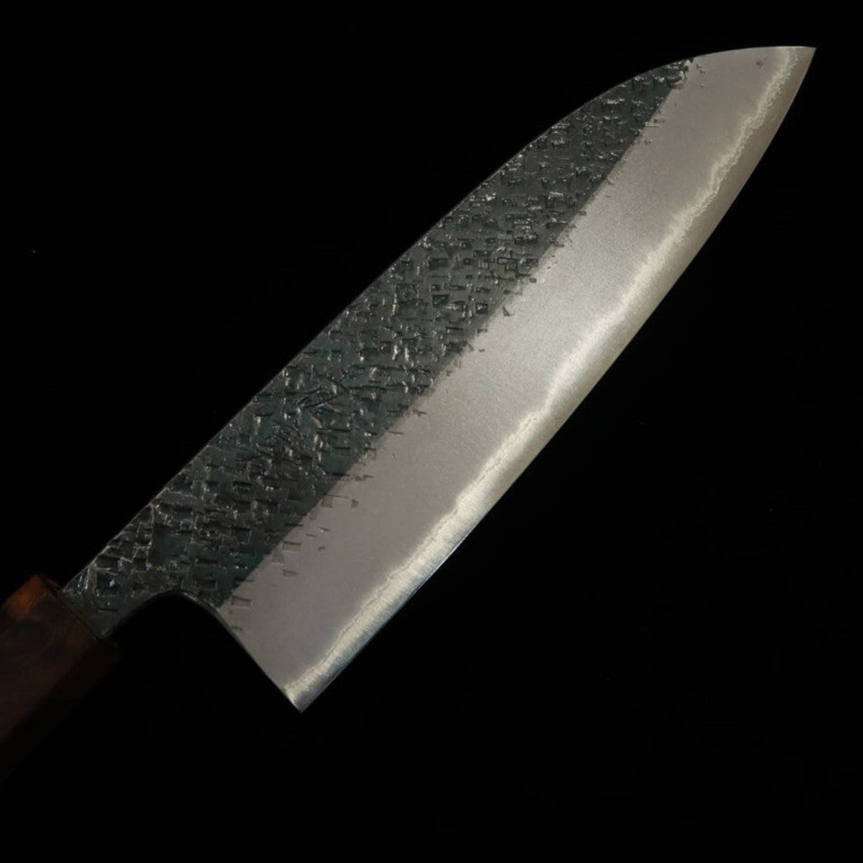 Tosa Muneishi TOSAMUNEISHI Santoku Acero Azul nº2, martillado, acabado negro, mango octogonal de ébano (165mm)