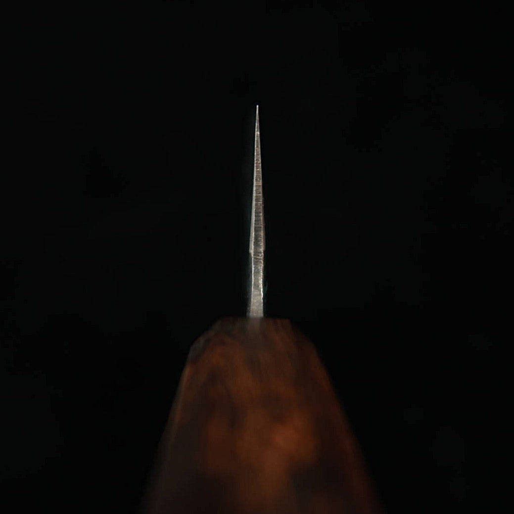 Tosa Muneishi TOSAMUNEISHI Santoku Acero Azul nº2, martillado, acabado negro, mango octogonal de ébano (165mm)