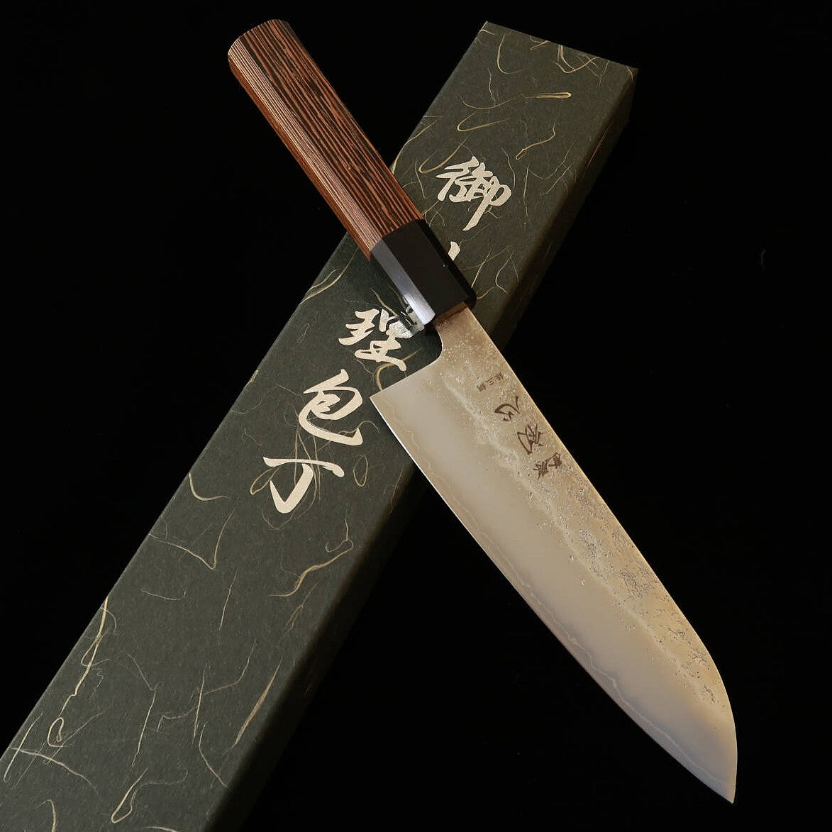 Couteau Santoku (multi-usages) Hatsukokoro Ginrei, acier Gin-Gami #3, finition Nashiji (poire/texturée), manche en bois de Wengé, (170mm)