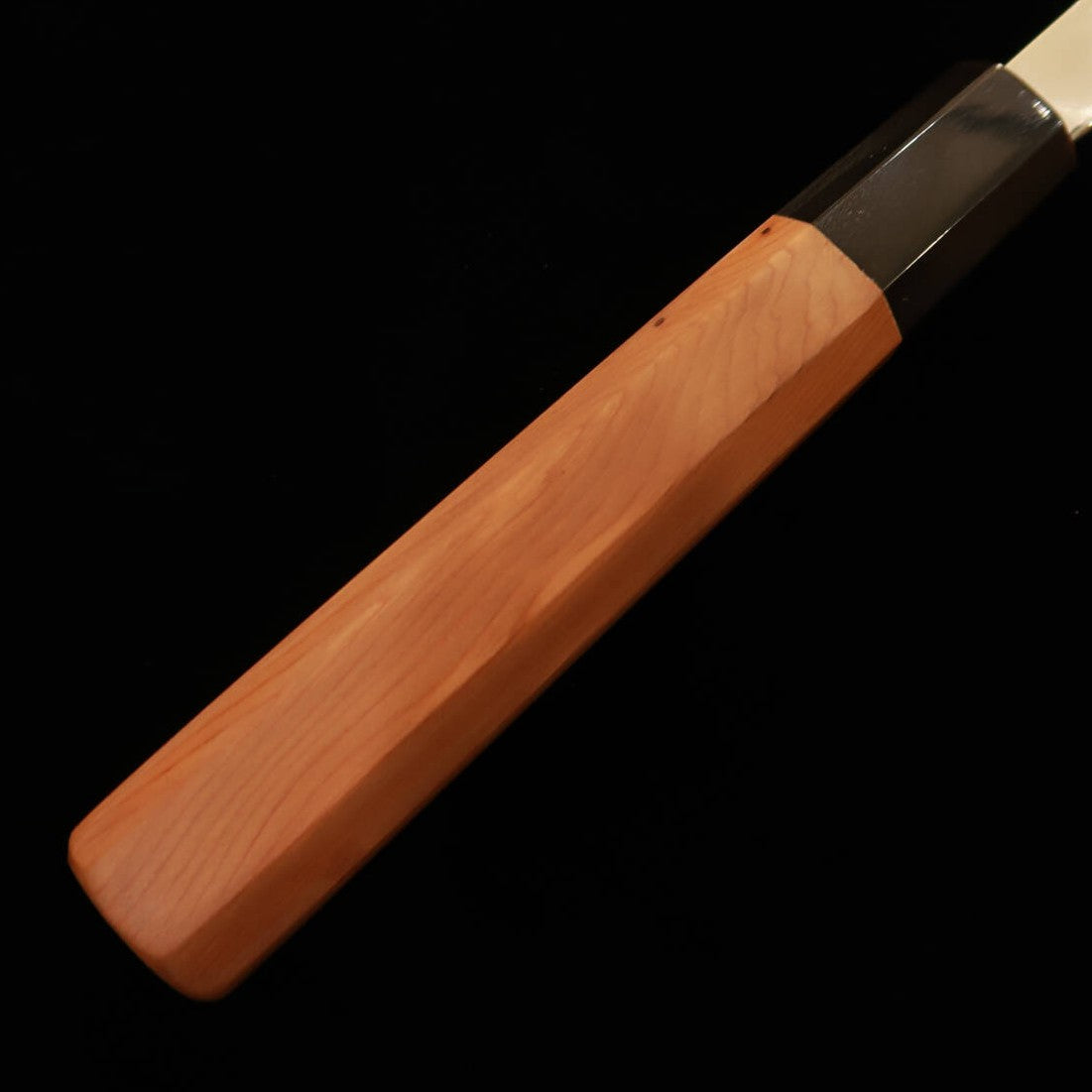 Yoshihiro Gousuemon Fuguhiki Mizuhonyaki Shirogami nº2, acabado espejo, mango octogonal de ichii, con funda de magnolia (270 mm)