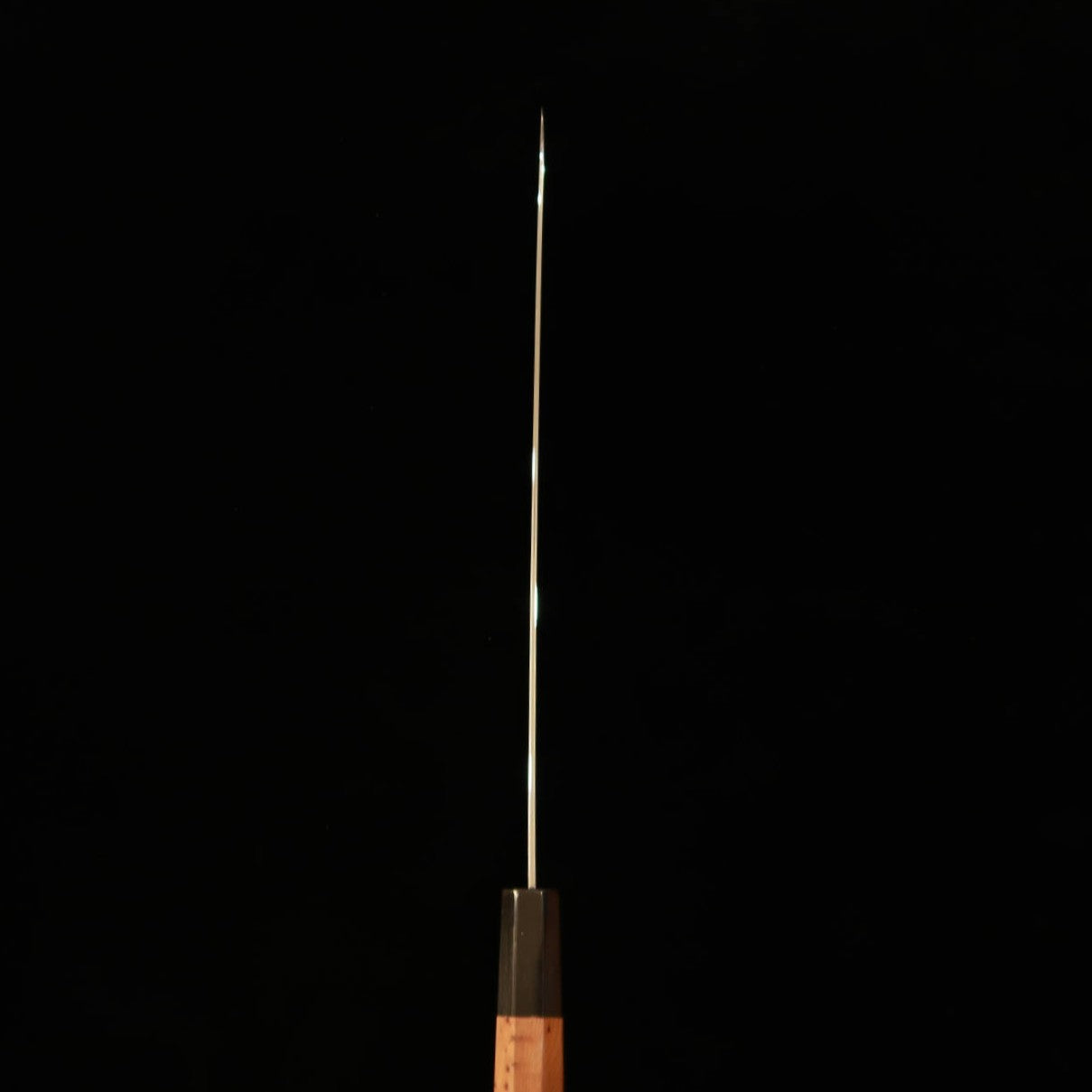 Yoshihiro Gousuemon Fuguhiki Mizuhonyaki Shirogami nº2, acabado espejo, mango octogonal de ichii, con funda de magnolia (270 mm)