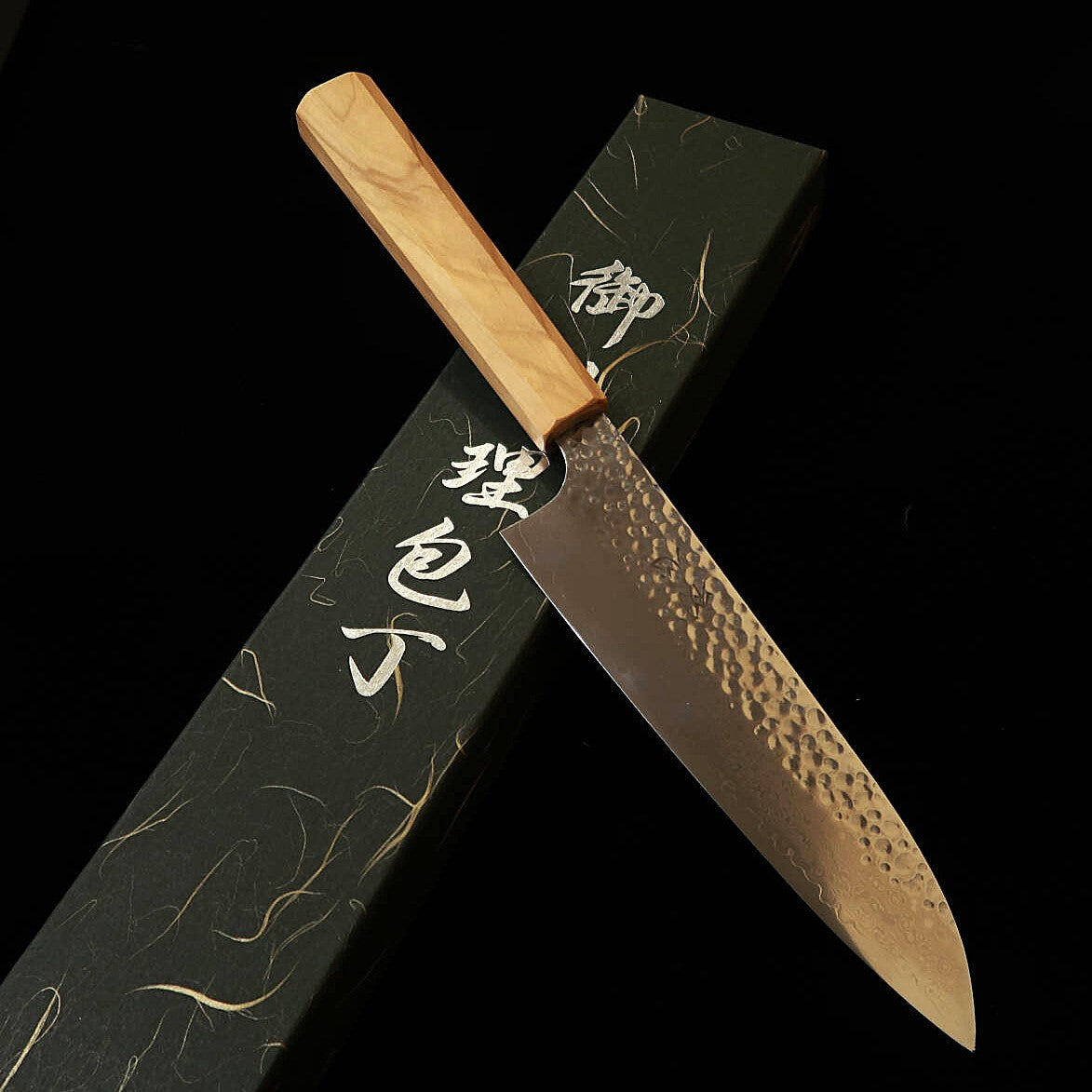 初心HATSUKOKORO 鷹 三徳 VG10 鎚目 ダマスカス オリーブ一体柄(170mm)