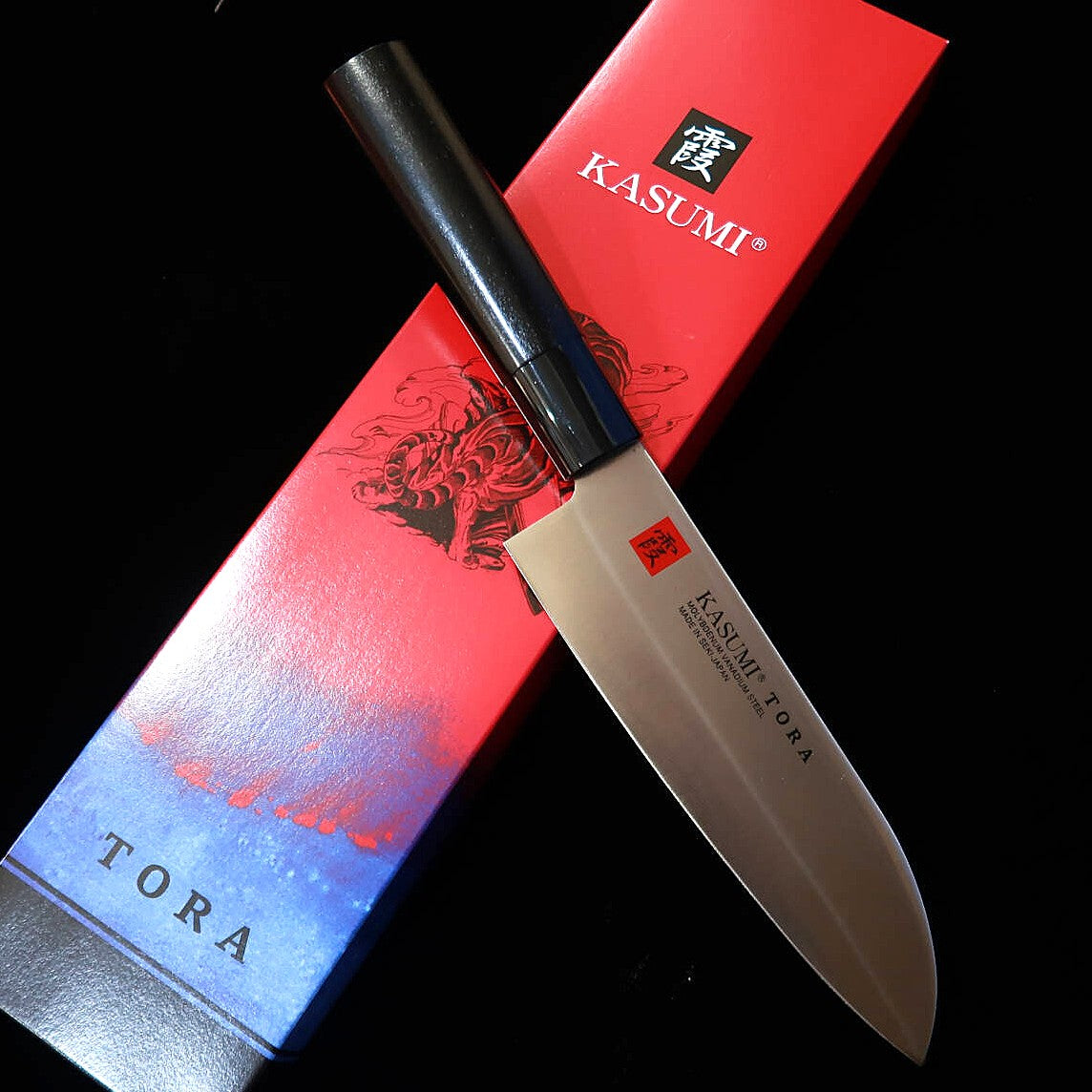 SUMIKAMA TORA Kasumi Santoku, acier au molybdène, manche en magnolia noirci No.36841 (165 mm)