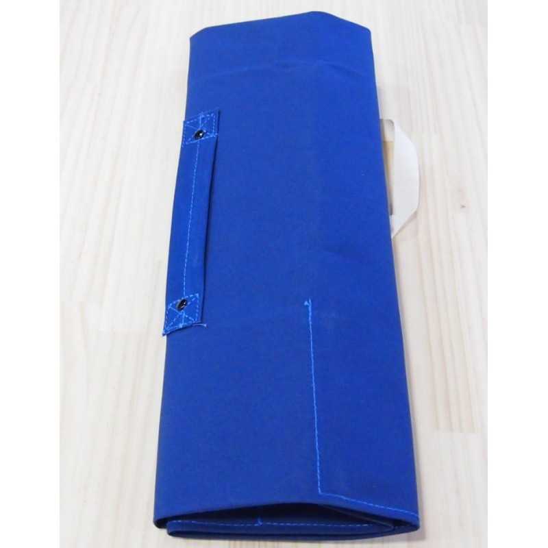 Rouleau à couteaux, 6 emplacements, tissu bleu teint (68×45 cm)