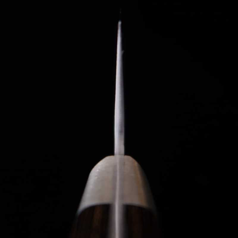 Kiritsuke Gyuto MIURA Aogami super Acabamento martelado e cabo marrom escuro (210mm)