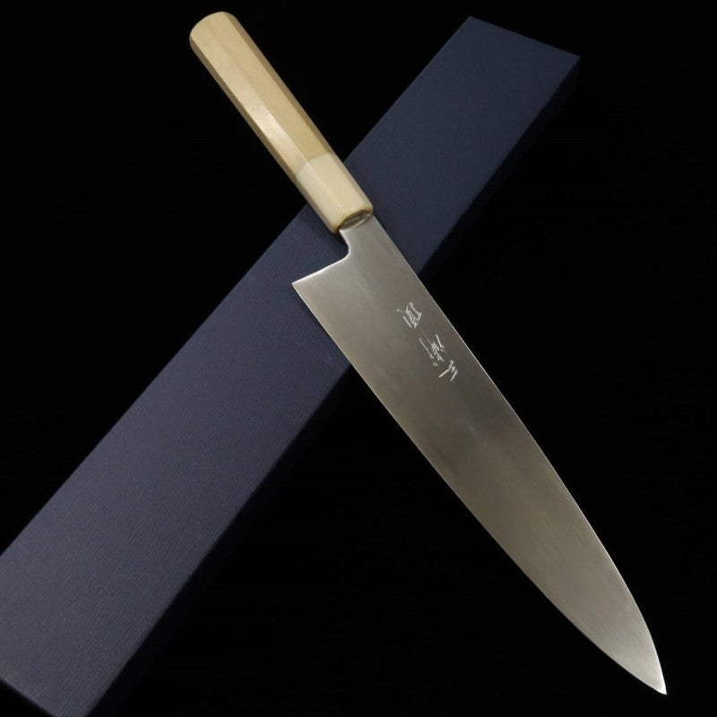 MIURA KNIVES Itadaki Tanaka Yoshikazu Acier blanc n°2, couteau de chef, finition brossée, manche octogonal en corne de buffle blanc (210/240 mm)