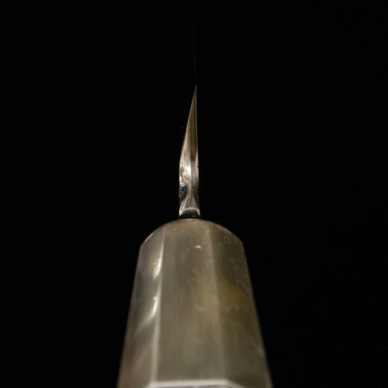 Yanagiba SUISIN INOX Honyaki Acabamento espelhado cabo em ébano e revestimento na cor prata (270mm)