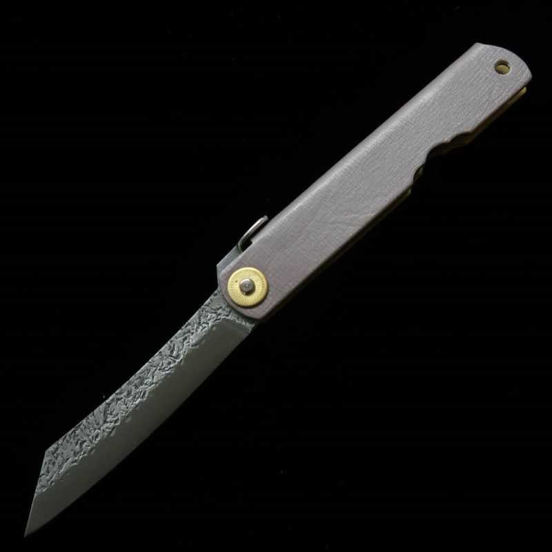 Nagao Kanekoma HIGONOKAMI Higonokami VG10 finition martelée, manche en cuir gris (72mm)