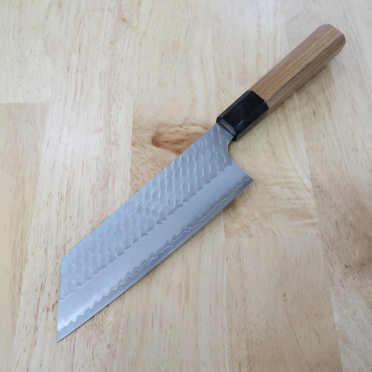 Nakiri NIGARA SG2 polido martelado com cabo octogonal de teca (180mm)