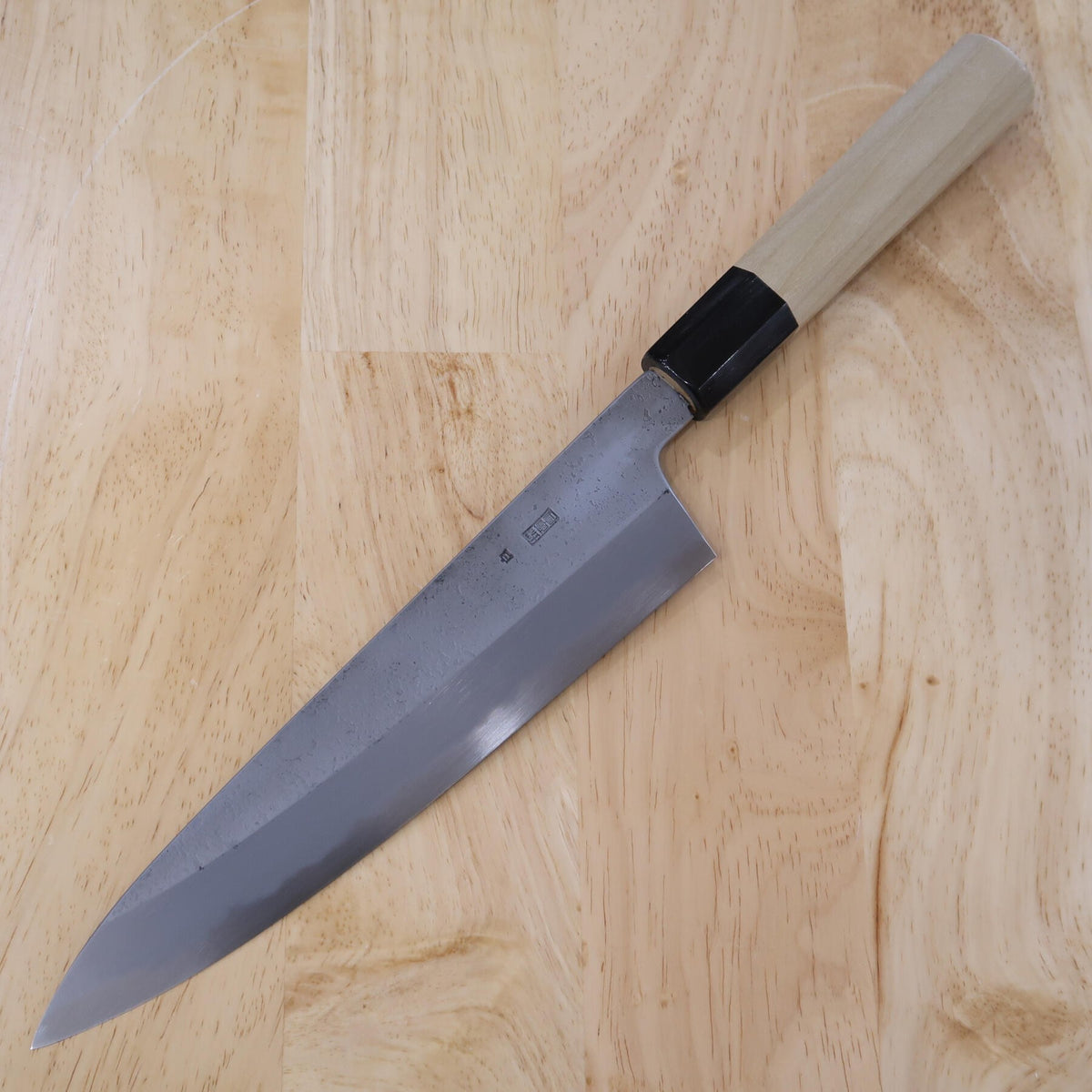 Gyuto SAKAI KIKUMORI "Kikuzuki" Aogami no.2 acabado nashiji, mango octogonal de magnolia (210mm)