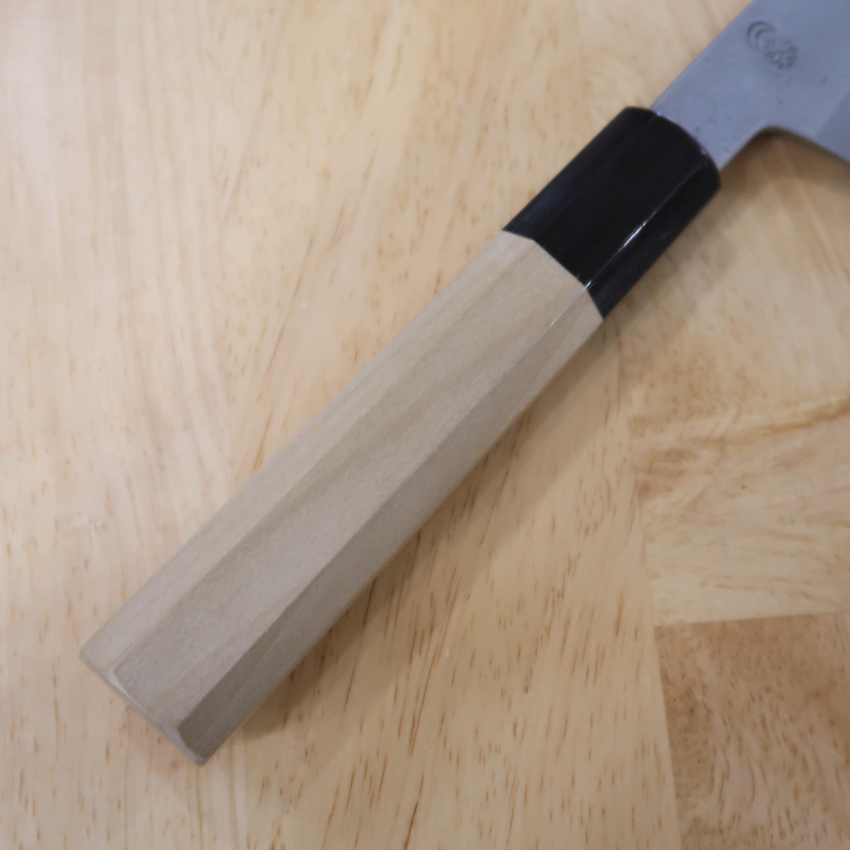 Gyuto SAKAI KIKUMORI "Kikuzuki" Aogami no.2 acabado nashiji, mango octogonal de magnolia (210mm)