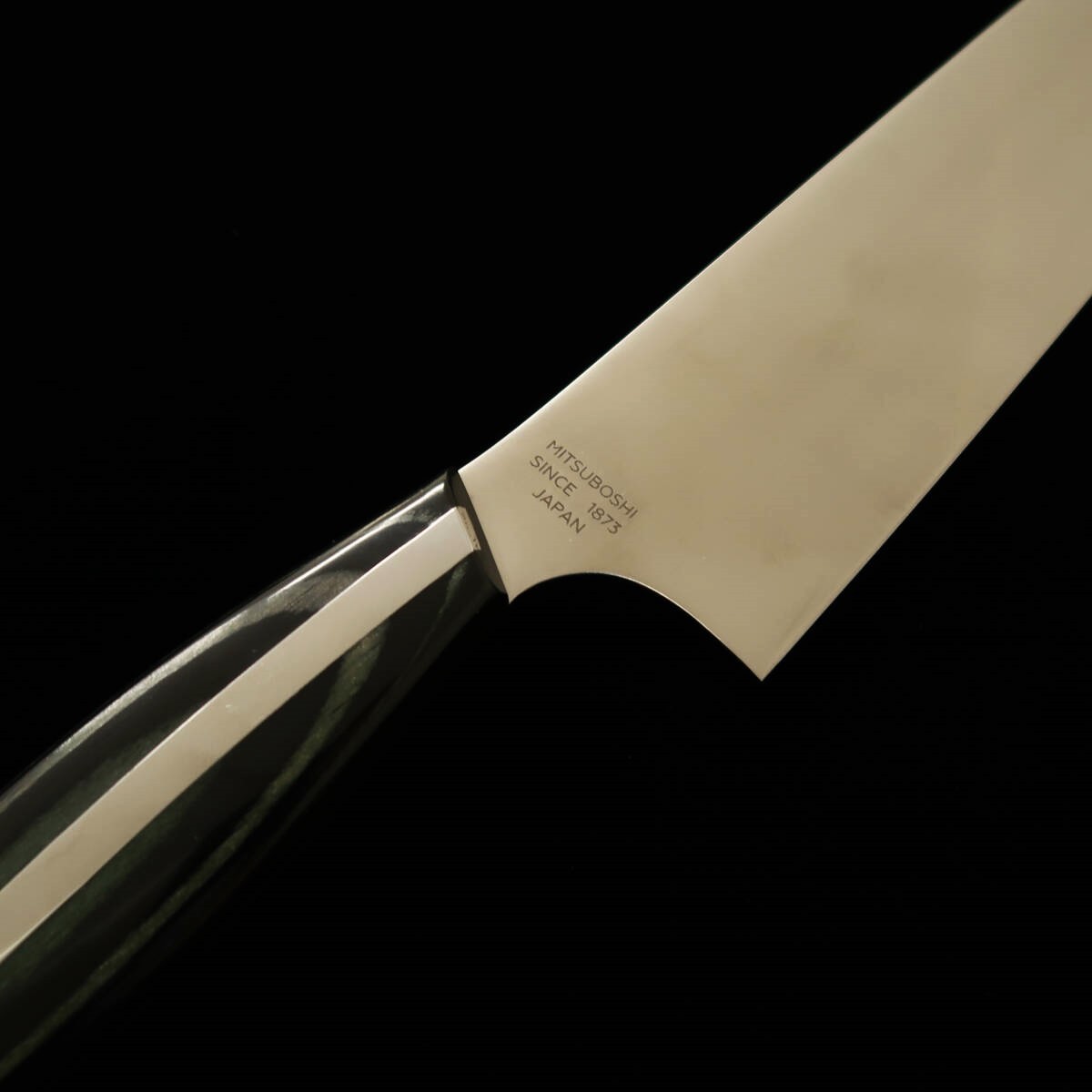NAGOMI Professional Santoku en acier inoxydable japonais spécial (180mm)