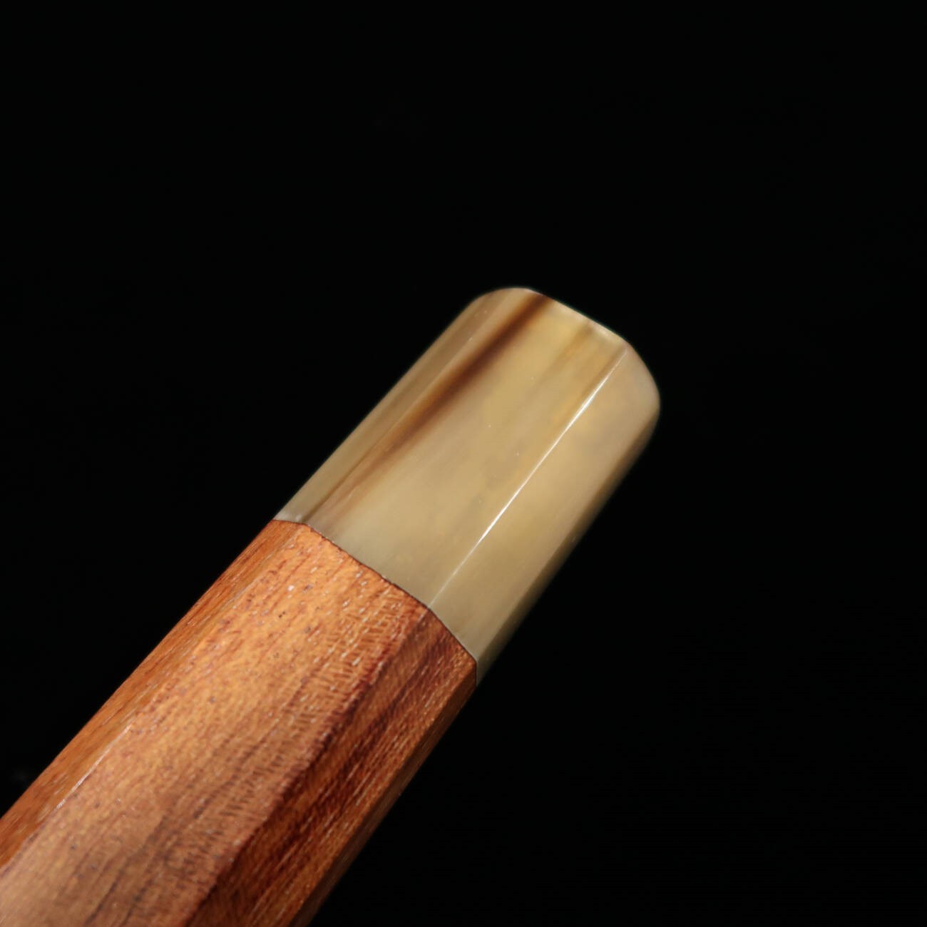 [OUTLET] Mango Personalizado para Gyuto de Madera de Karin y Doble Virola de Búfalo Blanco (240mm)