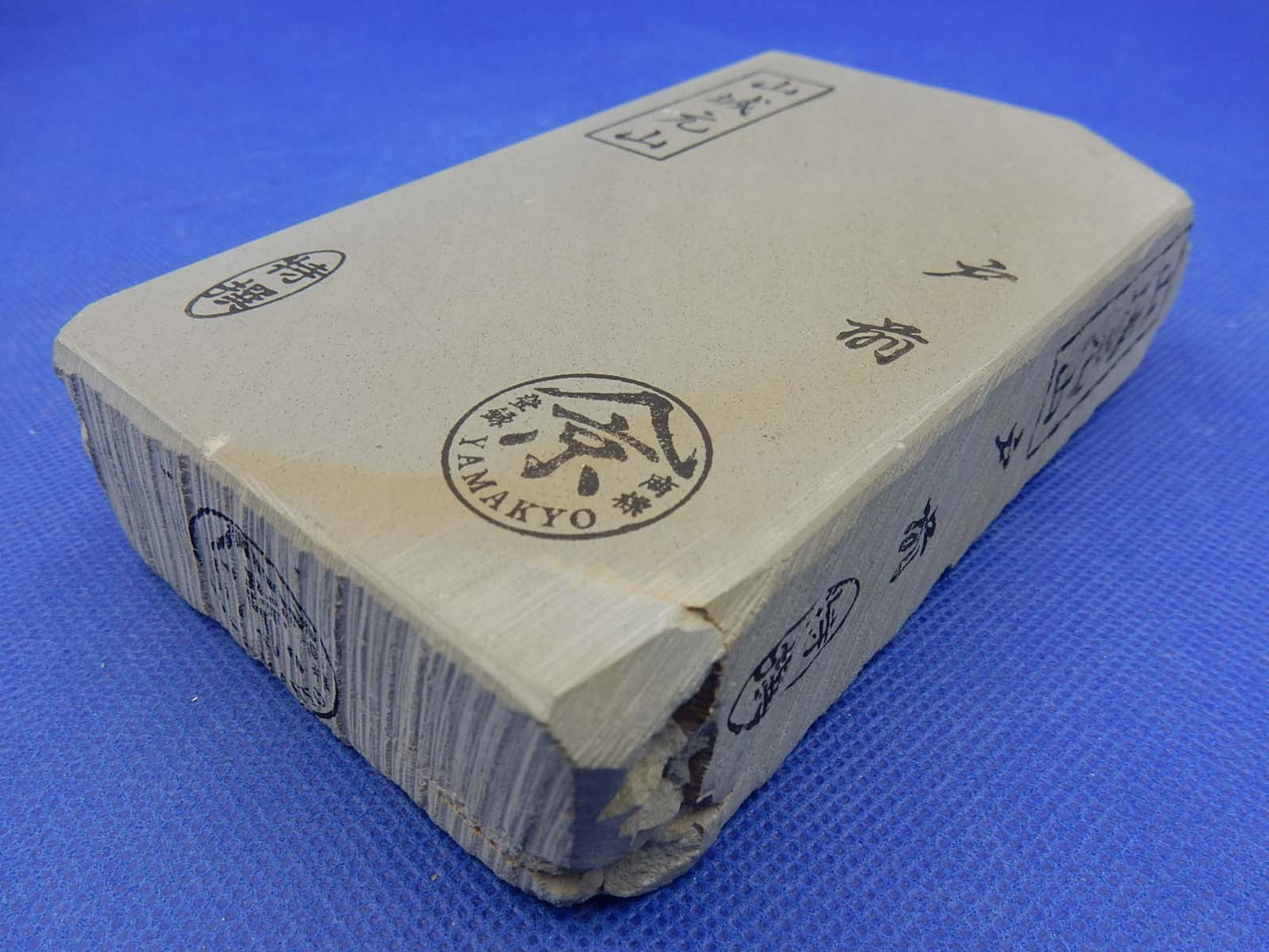 [Solo en tienda] Piedra de afilar natural Yamashiro Motoyama Tomae 01 tipo láser 81×136×30 mm