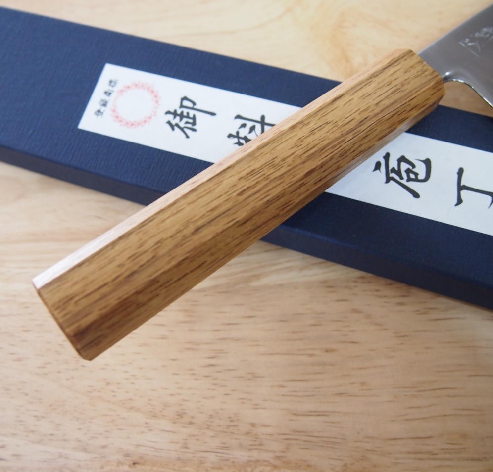 Miura 三浦 polvo de acero rápido, santoku, mango de roble octogonal (165 mm)