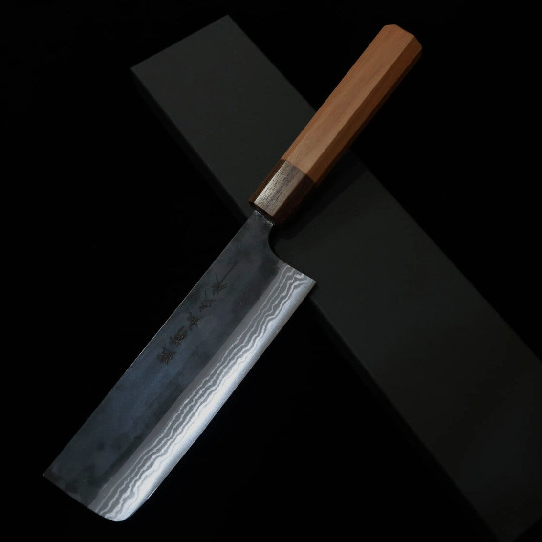 Nakiri KAMO Hamono Seisakusho, Aogami no.2, forjado negro, damasco, mango octogonal de madera de cerezo (165 mm)