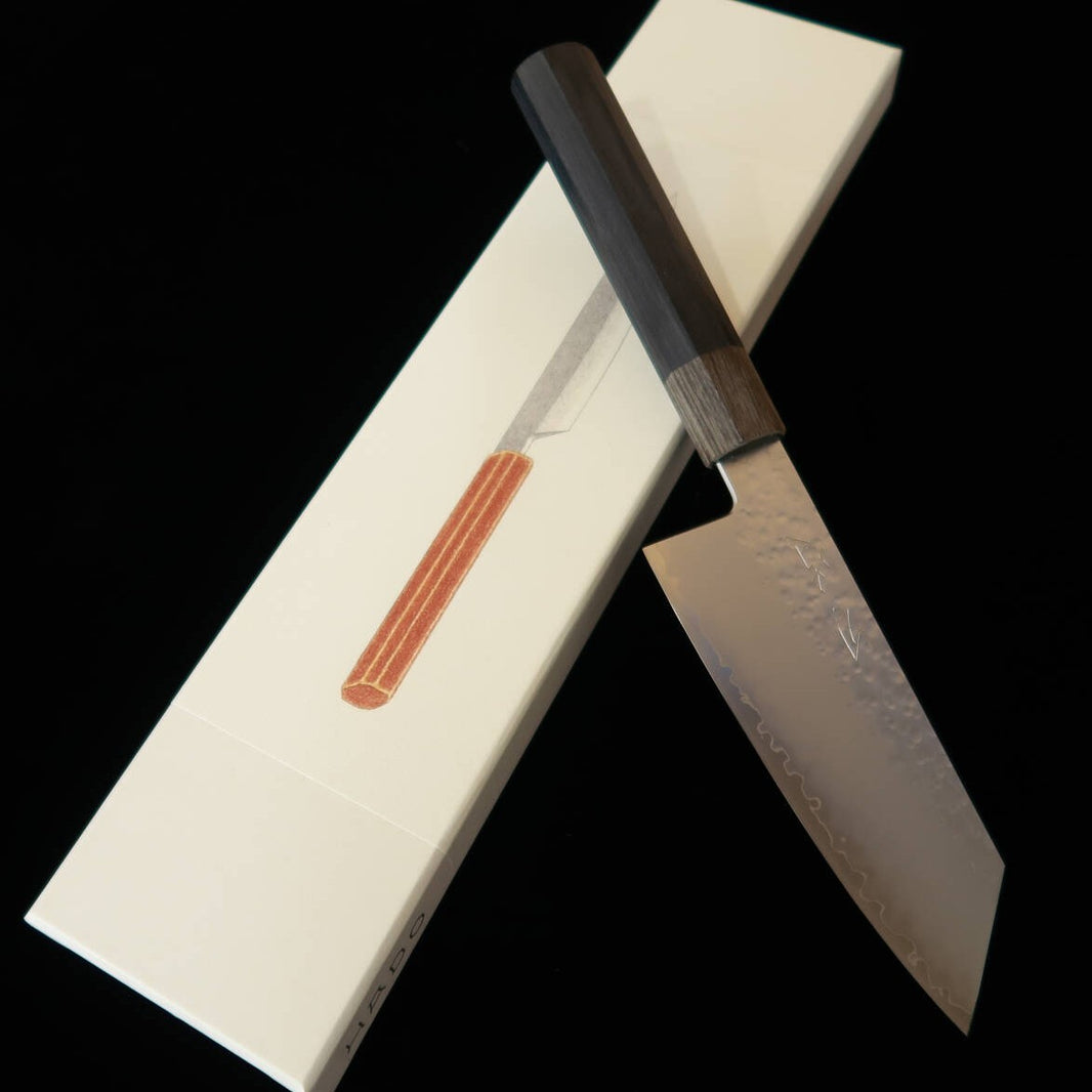 HADO Hadou Shiosai VG10 martilleado, mango de laminado negro, pequeño bunka (135 mm)