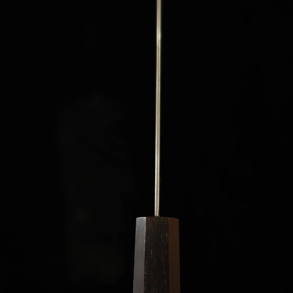 HATSUKOKORO « Hatsukokoro » santoku Ginsan n°3 damas, manche monobloc en ébène (170 mm)