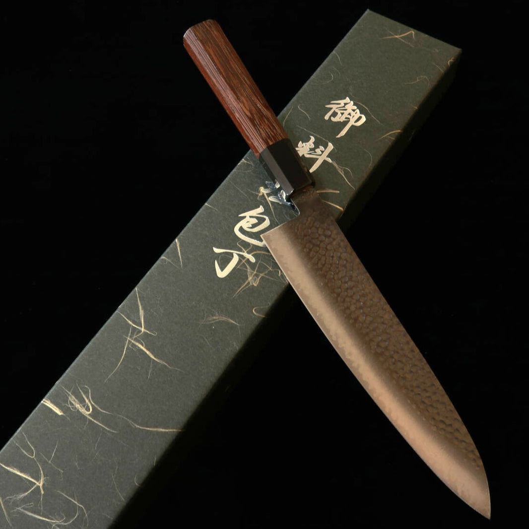 MIURA Miura – Gyuto VG10 preto tingido, damasco martelado, cabo octogonal em wenge (210 mm)