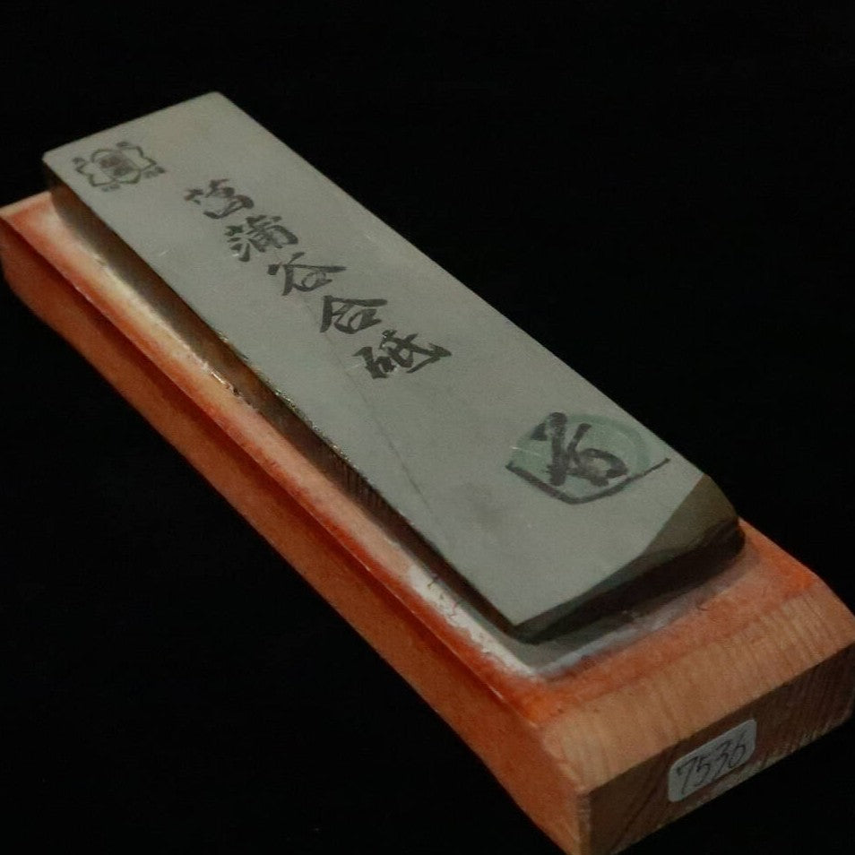 Pierre à aiguiser naturelle - Shobudani - Modèle San - Sur socle (38 x 150 x 13 mm)