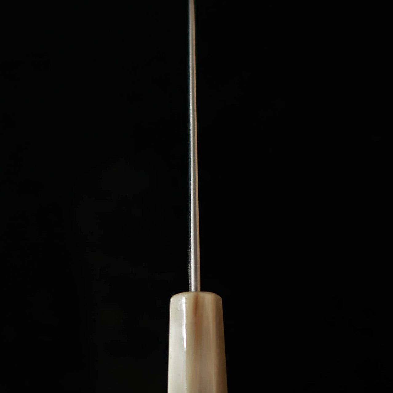 Faca Santoku Sakai Kikumori Seihun Series VG10 com Cabo de Ébano e Chifre de Búfalo (180mm)