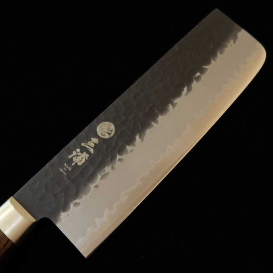 三浦MIURA 菜切 青紙スーパー 黒打ち 鎚目 焦茶柄 鍔付き（165mm）