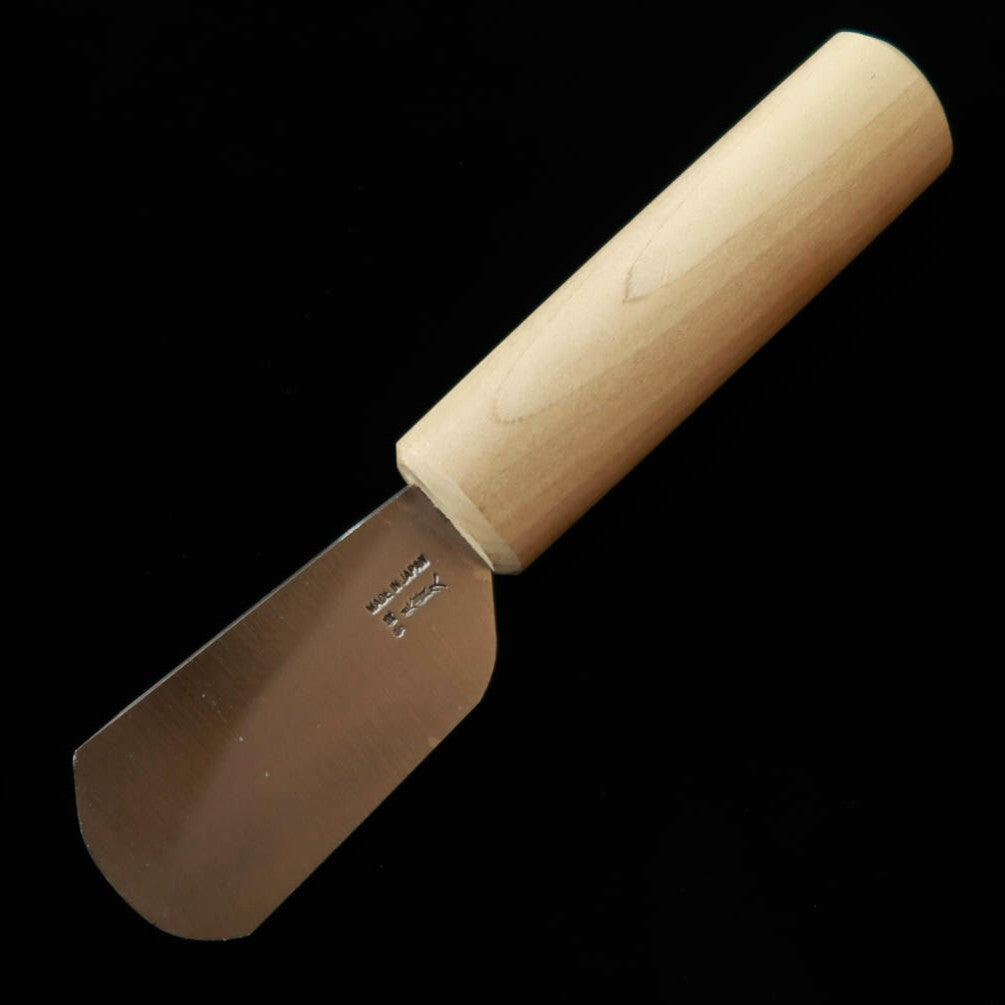 Ikeuchi Hamono – Faca para corte de couro, Aogami nº2, polida, lâmina curva, por Mikihisa (36 mm)
