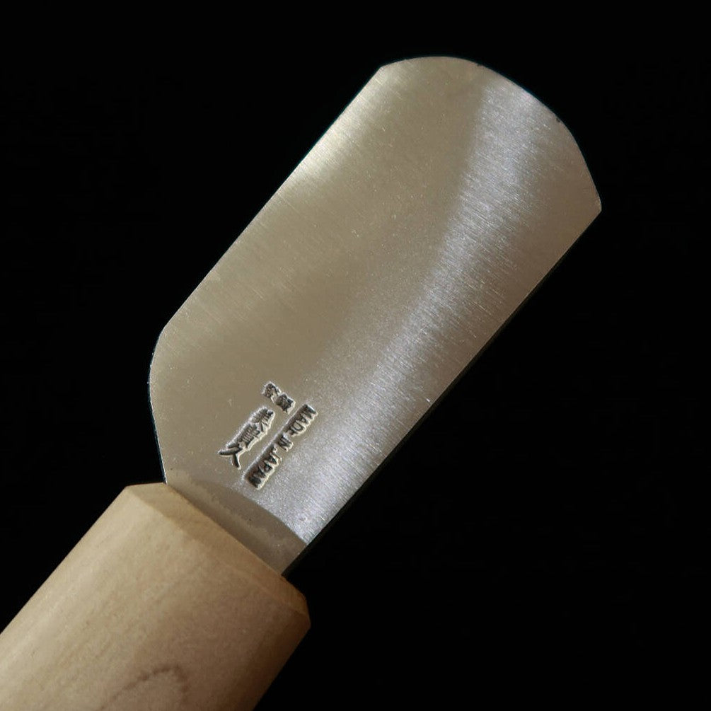 Ikeuchi Hamono – Faca para corte de couro, Aogami nº2, polida, lâmina curva, por Mikihisa (36 mm)