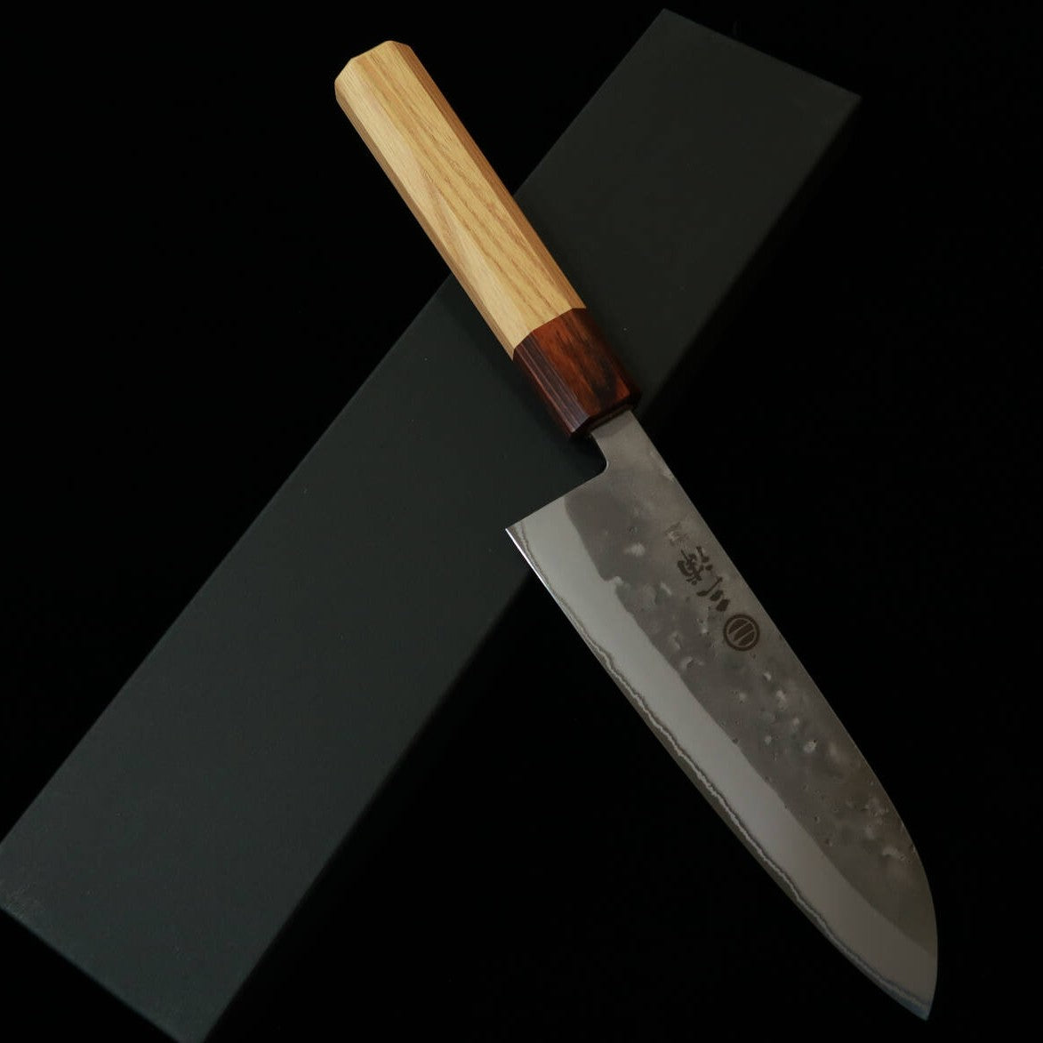 MIURA Santoku forgé Aogami finition Nashiji manche en orme (165 mm)