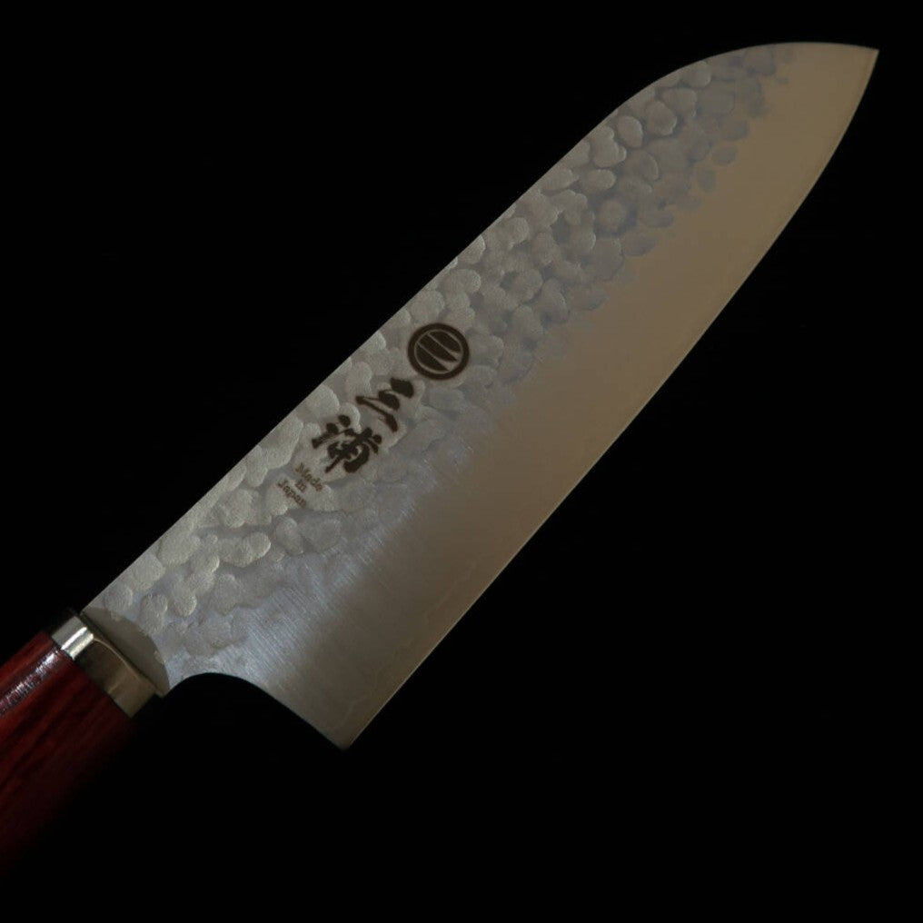 MIURA Miura Santoku VG10 Martelado Cabo de Compensado Vermelho (165mm)