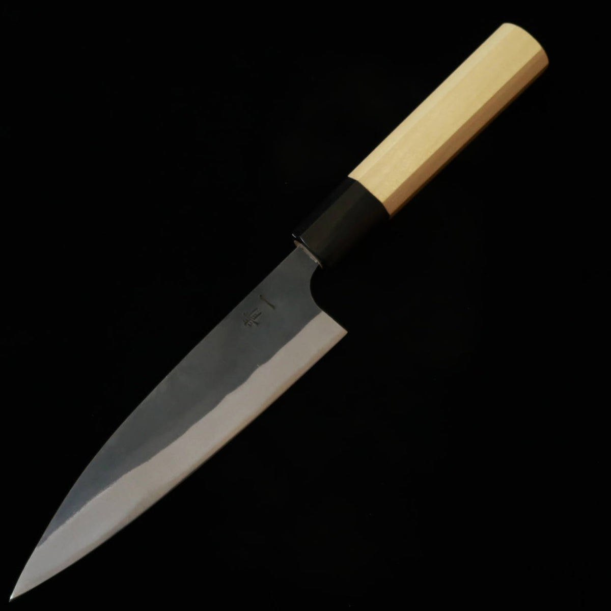 MIURA Cuchillo para jurel Aogami nº1, acabado negro forjado, mango octogonal de magnolia (145 mm)