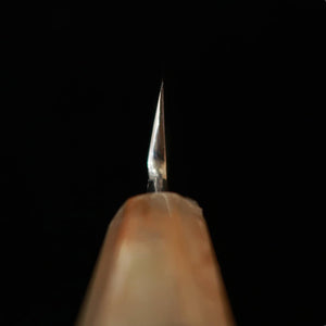 SUISIN Suisin, œuvre d’Itsuo Doi, Hayate, couteau à poulpe à bout rond, acier Aogami n°2, miroir, Hon-kasumi, manche octogonal en ébène avec virole en corne de buffle (300 mm)