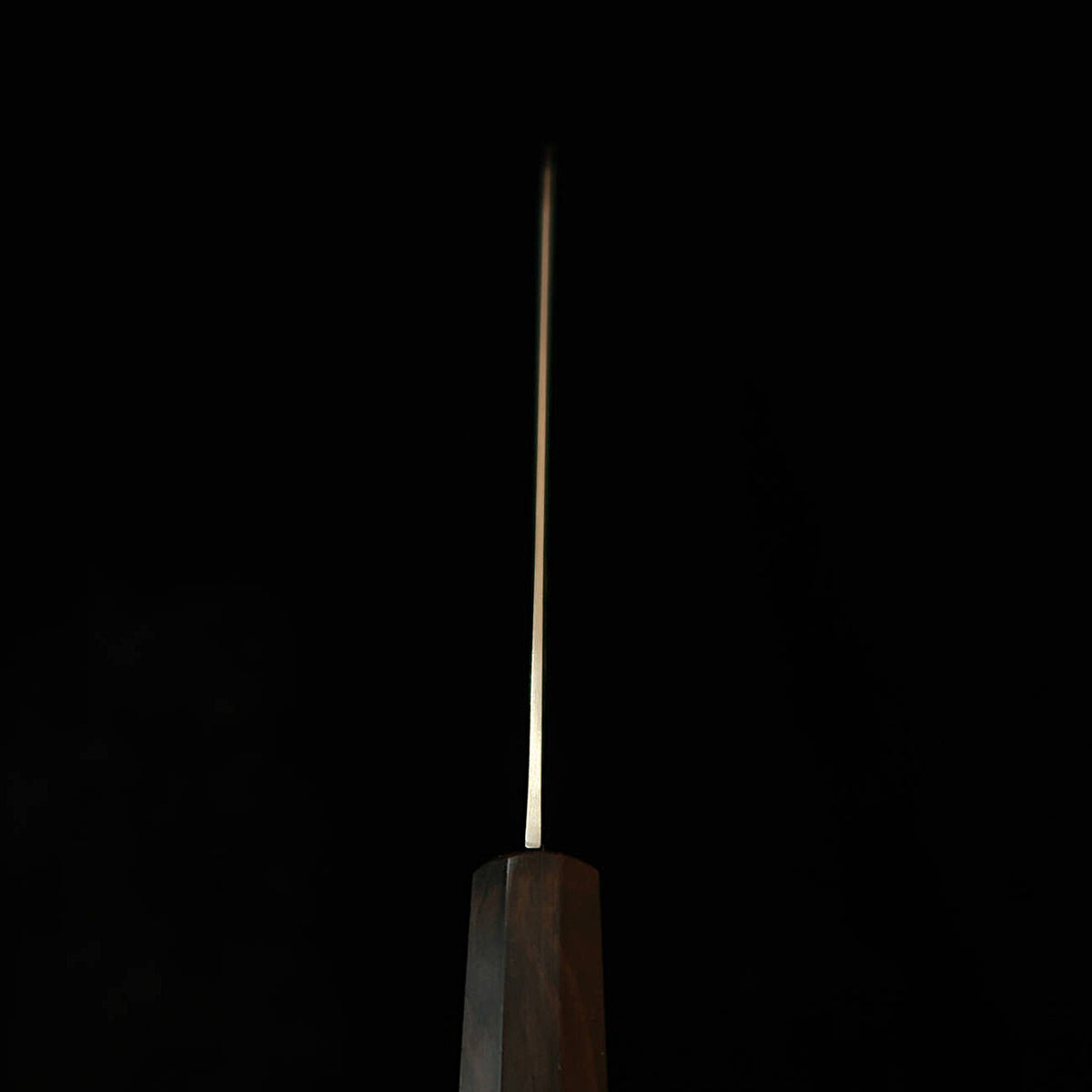 MIURA petty VG10, Damasco integral, cabo integrado em ébano (150 mm)