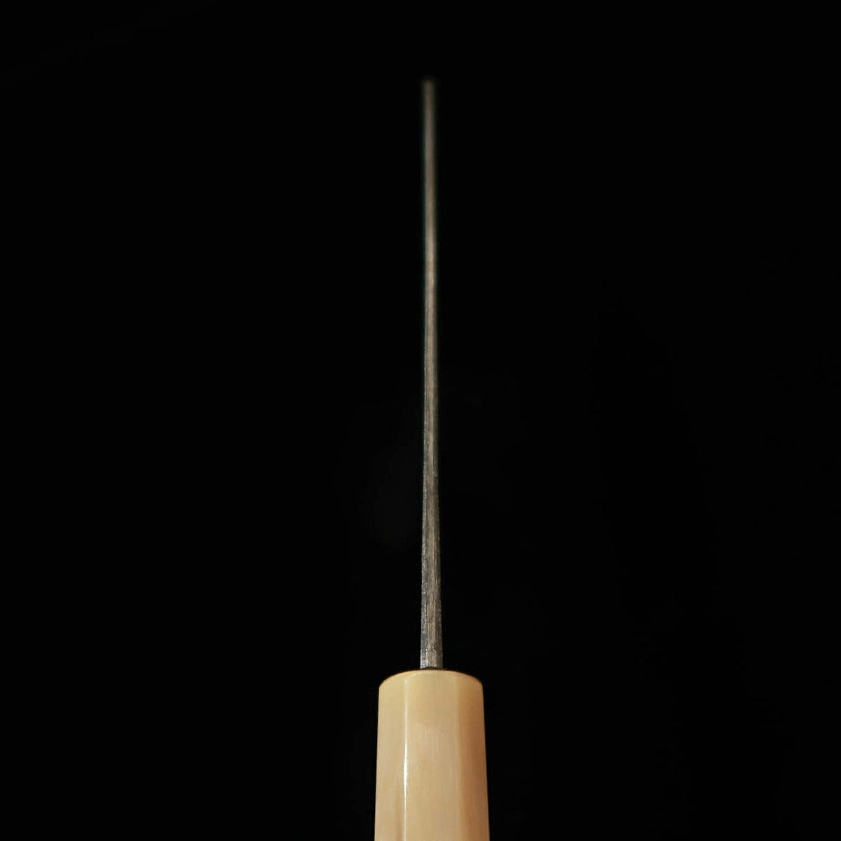 MIURA Itadaki Giichi Tanaka Santoku Shirogami #2 Kurouchi Cabo octogonal em magnólia com ferrule de chifre de búfalo (180 mm)