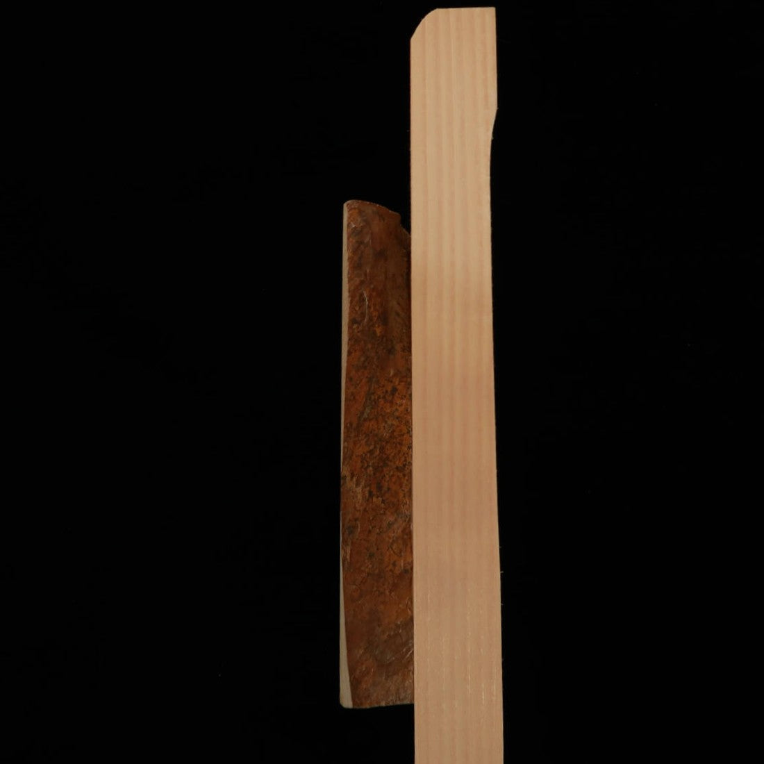 Pierre à aiguiser naturelle Nakayama Asagi type cuir avec socle (44×140×20 mm)