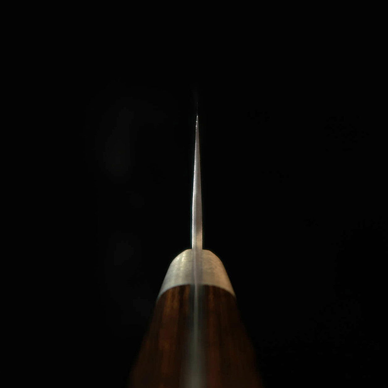 三浦 MIURA 牛刀 青紙スーパー 黒鎚目  鍔付焦茶ハンドル (210mm)