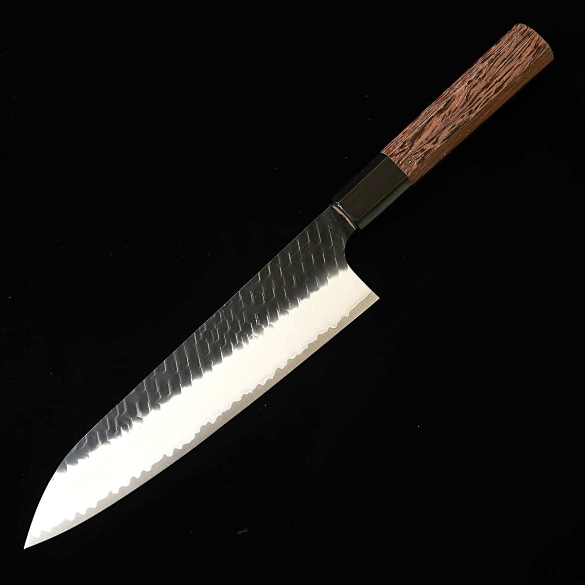 二唐刃物鍛造所 NIGARA 牛刀 SG2 鎚目黒打 ウェンジ八角柄（210mm）