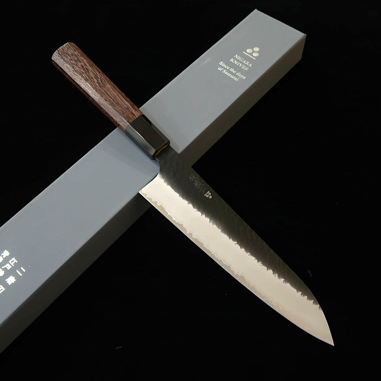 二唐刃物鍛造所 NIGARA 牛刀 SG2 鎚目黒打 ウェンジ八角柄（210mm）