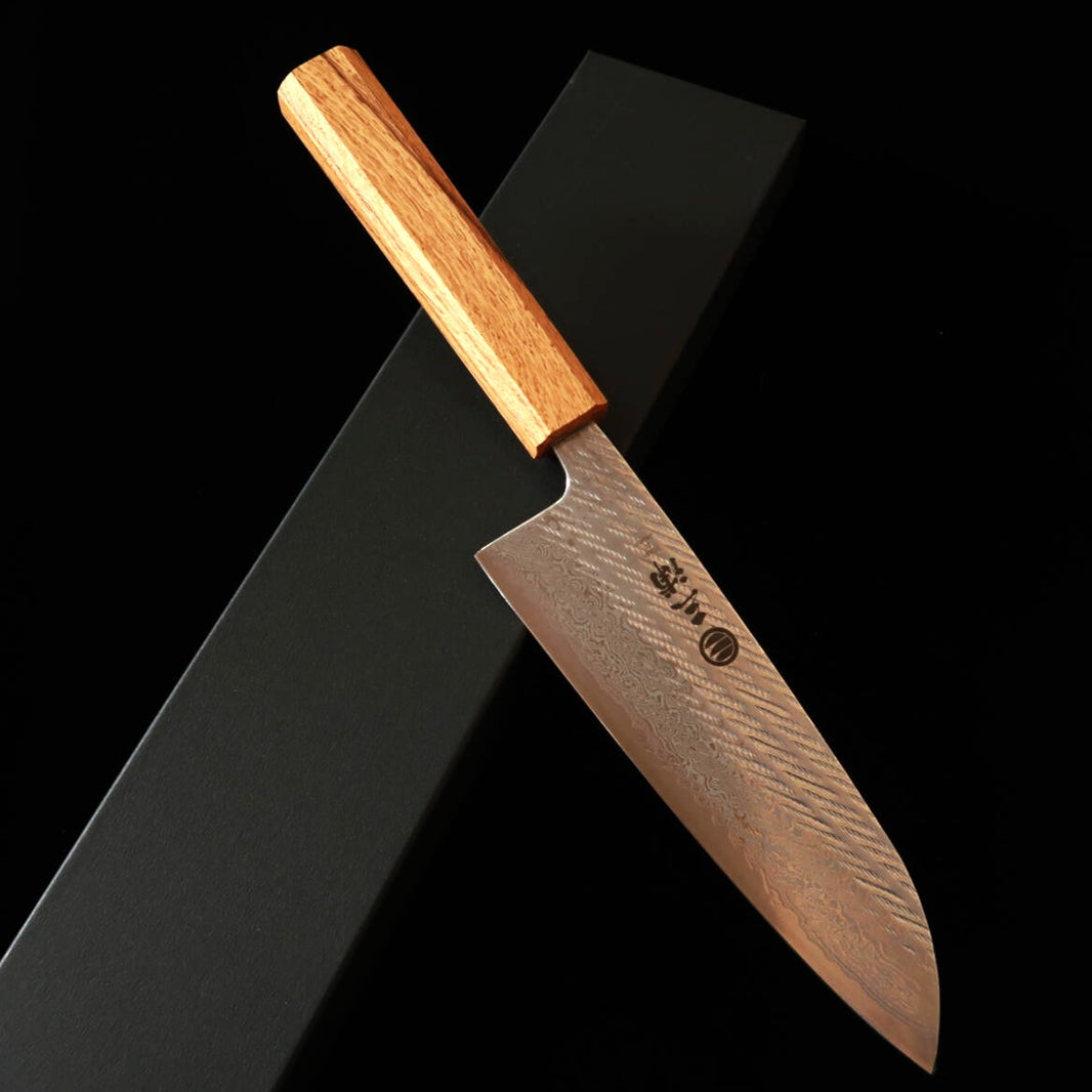 Santoku MIURA AUS10 (10A) acabado nawame, damasco, mango octagonal de madra de keyaki (135mm)
