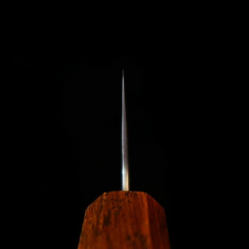 Couteau de chef (Gyuto) HADO Ohryu - Acier 440C, Finition martelée Damas - Manche en chêne brûlé (180 mm)