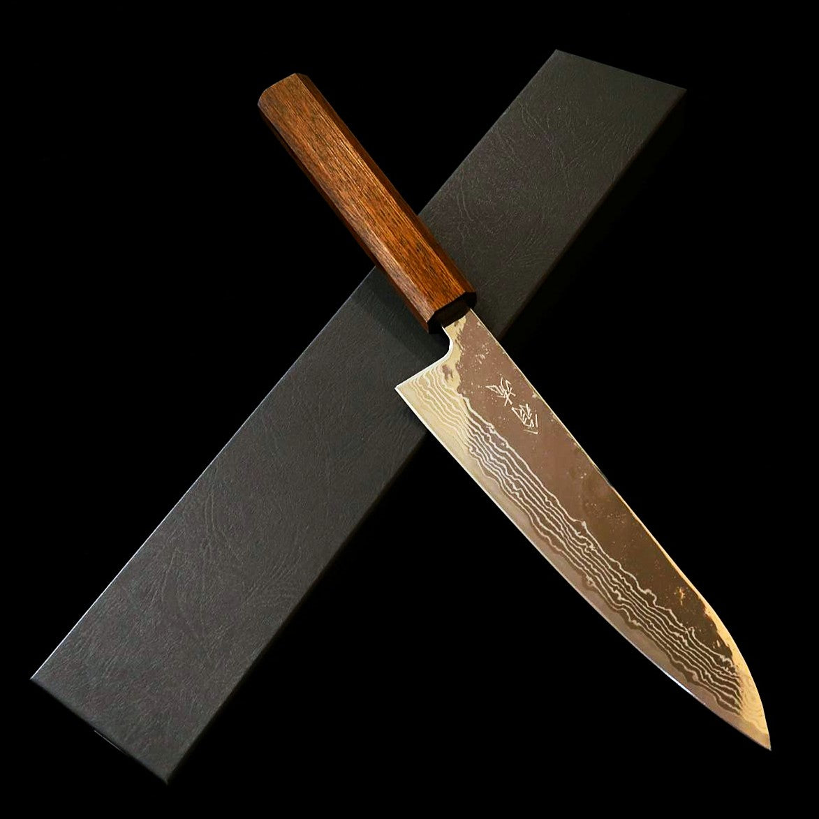 Couteau de chef (Gyuto) HADO Ohryu - Acier 440C, Finition martelée Damas - Manche en chêne brûlé (180 mm)