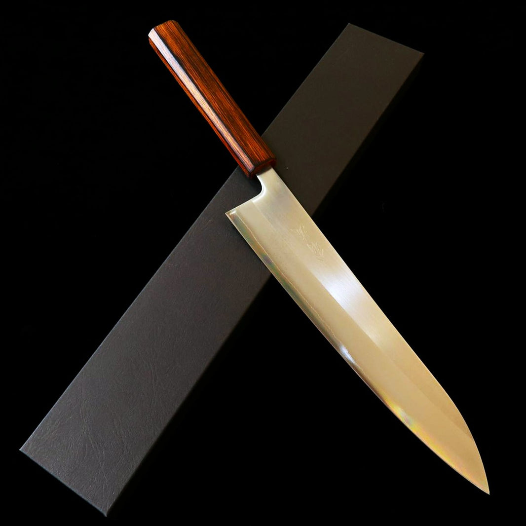 HADO Hadou Oinaru-ryu, aço branco #1, clad inox, cabo em carvalho defumado (kurogashi), gyuto (240 mm)