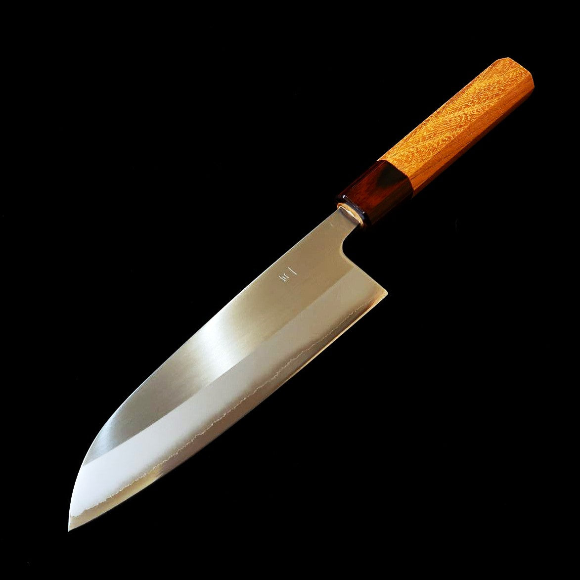 Couteau Santoku HADO Ohryu - Acier Shirogami n°1 (Acier Carbone), Revêtement Inox - Manche en bois de Zelkova (165 mm)