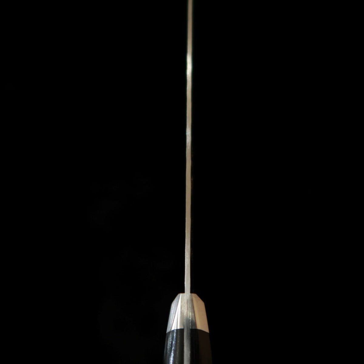 源虎徹 三徳 安来鋼 青紙二号 梨地 鍔付き 黒合板柄（180mm）