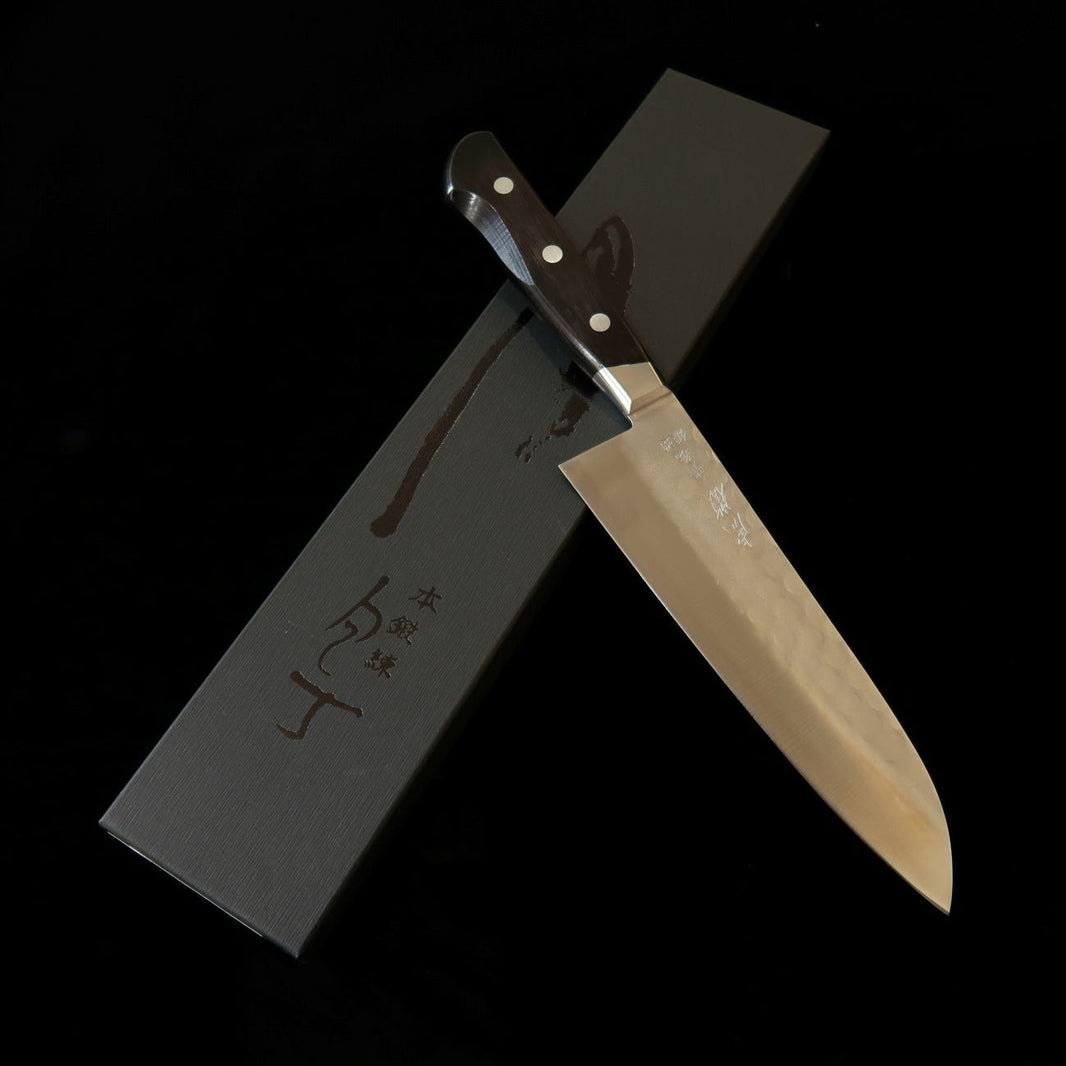 Minamoto Kotetsu santoku, aço Yasugi Aogami #2, acabamento nashiji, com tsuba, cabo em laminado preto (180 mm)