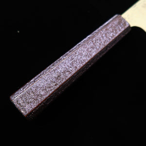 SEKIKANETSUGU Shiun Santoku VG10, martelé, manche octogonal en chêne laqué violet “Monmurasaki” (170 mm)