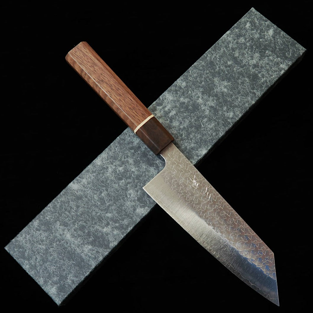 Couteau Bunka Miura Fubuki, acier SG2, finition Tsuchime (martelé), manche octogonal SGW (170 mm)