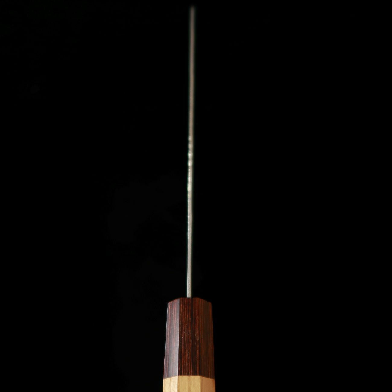 Miura Gyuto Ginsan Damas torsadé (Nawame) Manche octogonal en Zelkova (240 mm)